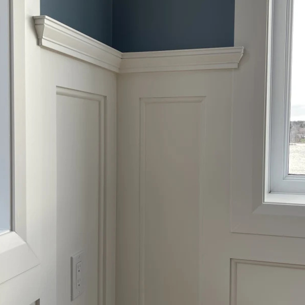 Moulding in the corner of a living room
